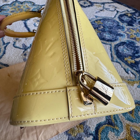 Authentic Louis Vuitton Alma Citrine Bag. - Picture 12 of 15